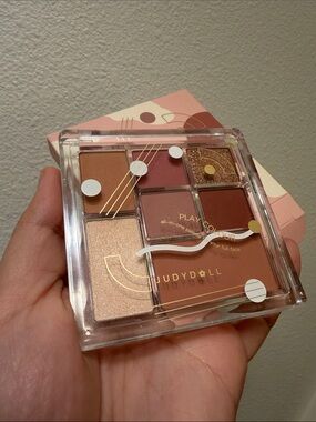 judydoll 橘朵 play color all-in-one palette for your full face. Eyeshadow / blush
